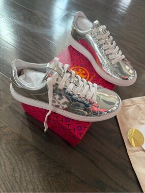 Tory Burch NWT Double Howell Court Silver Mirror Sneakers, Size 7.5